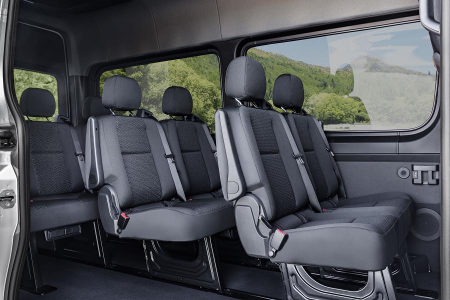 Интерьер Mercedes-Benz Sprinter Tourer 2018 года  (WW) (фото 12 из 21)